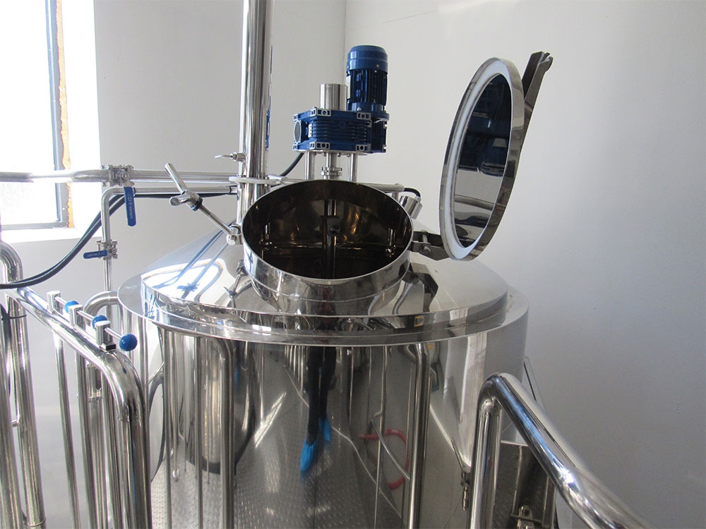 Lauter tun - opened hatch