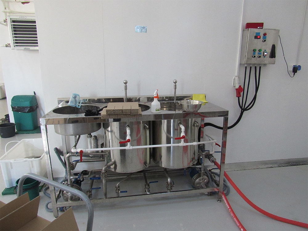 CIP-station for cleaning both a vessels and a beer kegs!