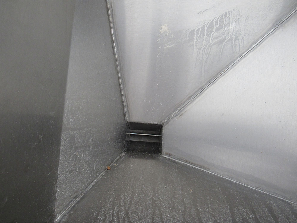 Malt mill hopper and adjustable roll gap